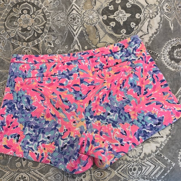 Lilly Pulitzer shorts so 6 - Picture 2 of 3